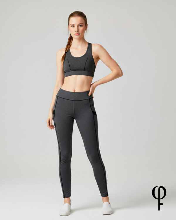 Legging 4006_ Top 6029_1080x1350_13 Top deportivo con detalles en busto y escote ovalado en la espalda.